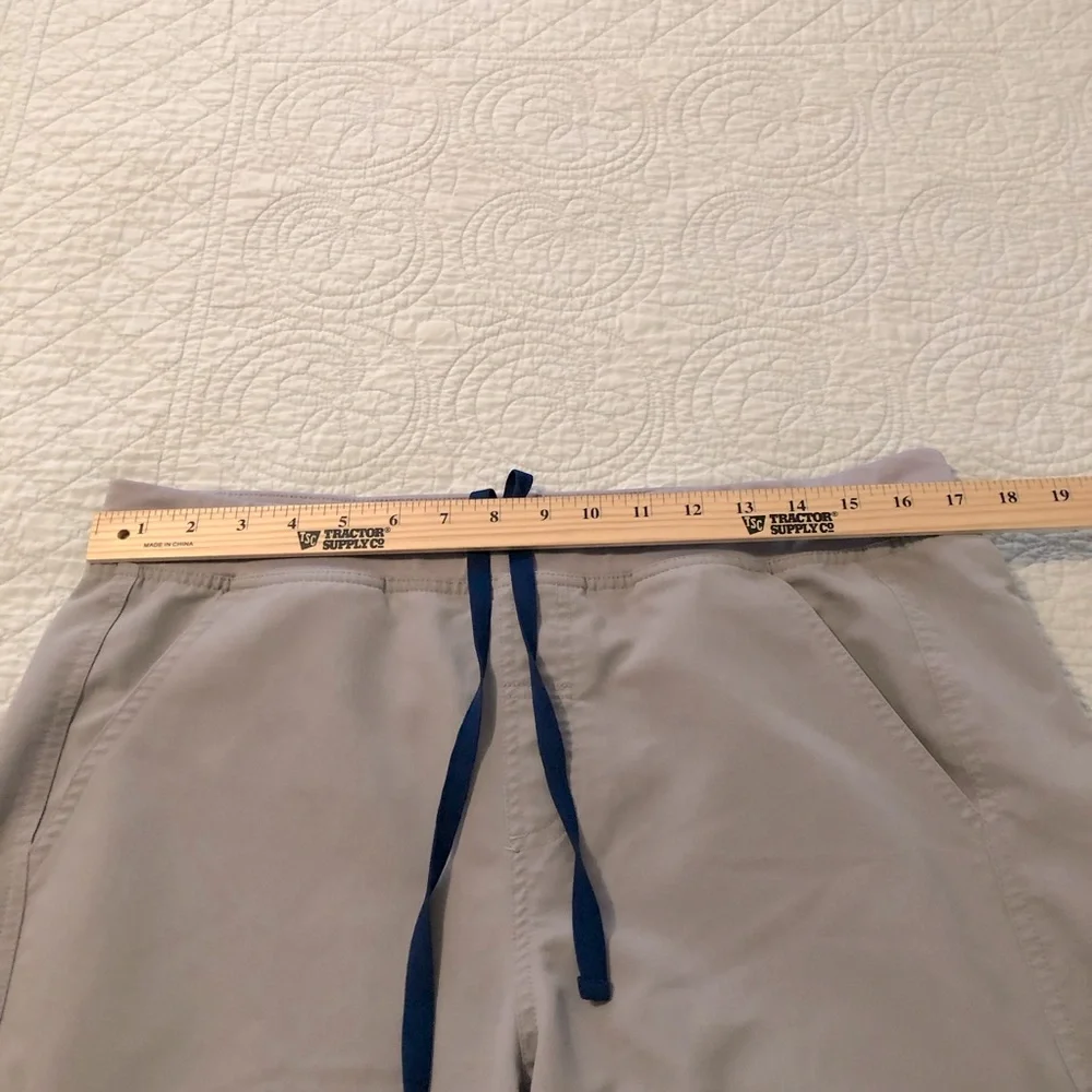 Figs Axim Cargo Scrub Pants. Size large. Gray.